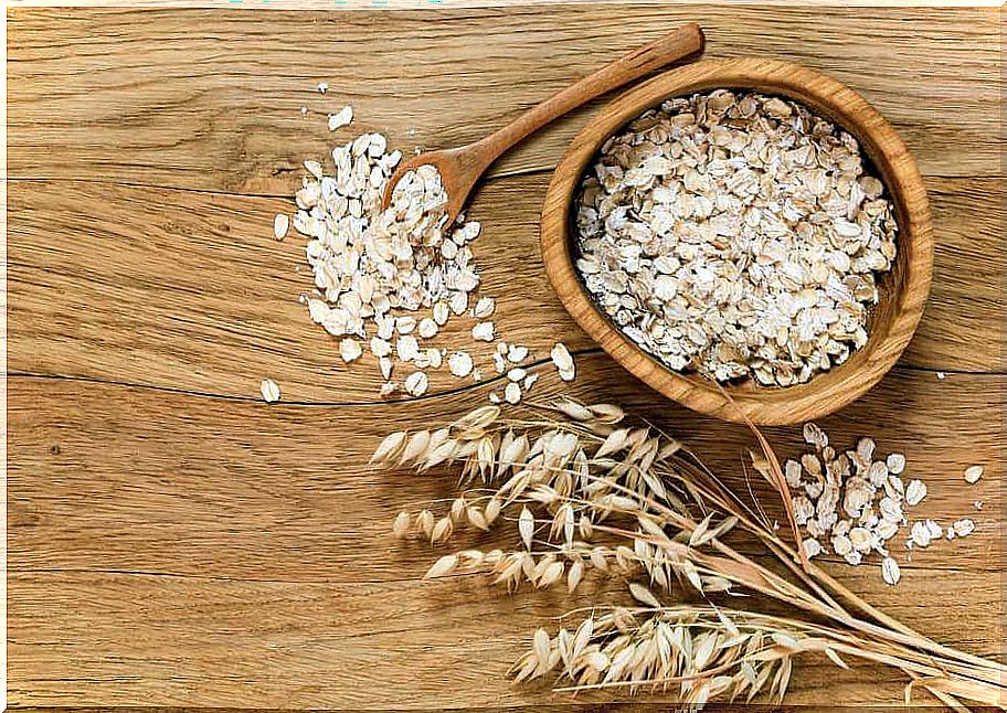 Oatmeal is one of the most nutritious cereals that contains melatonin.