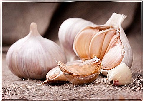 Garlic to relieve ingrown toenails