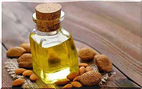 Almond oil to reduce stretch marks