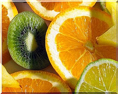 Citrus fruits: oranges, lemons and kiwis.