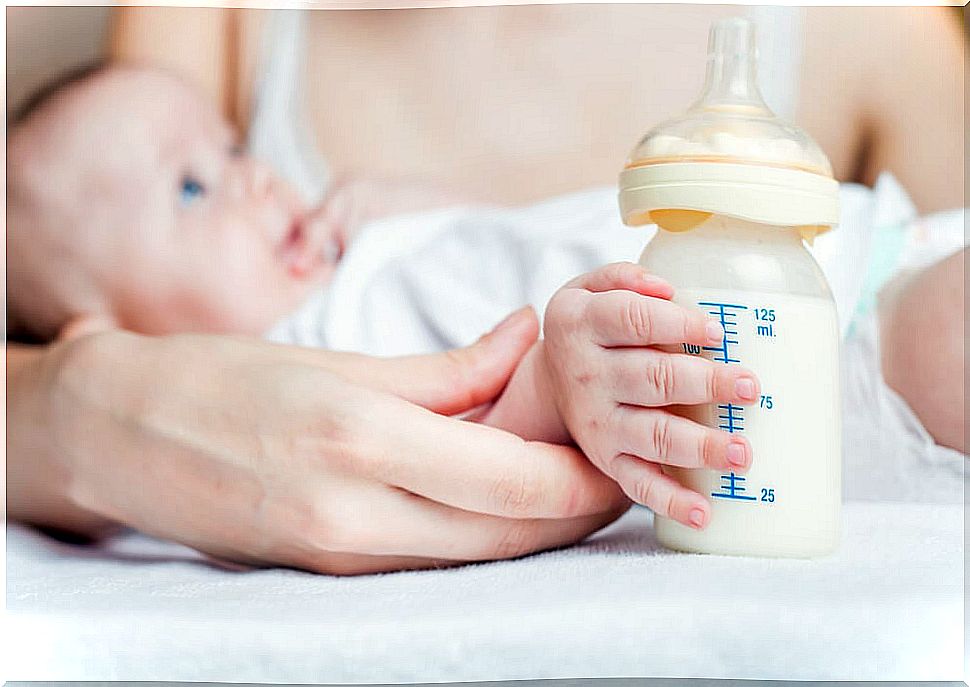 Can you give breast milk and formula in the same bottle?