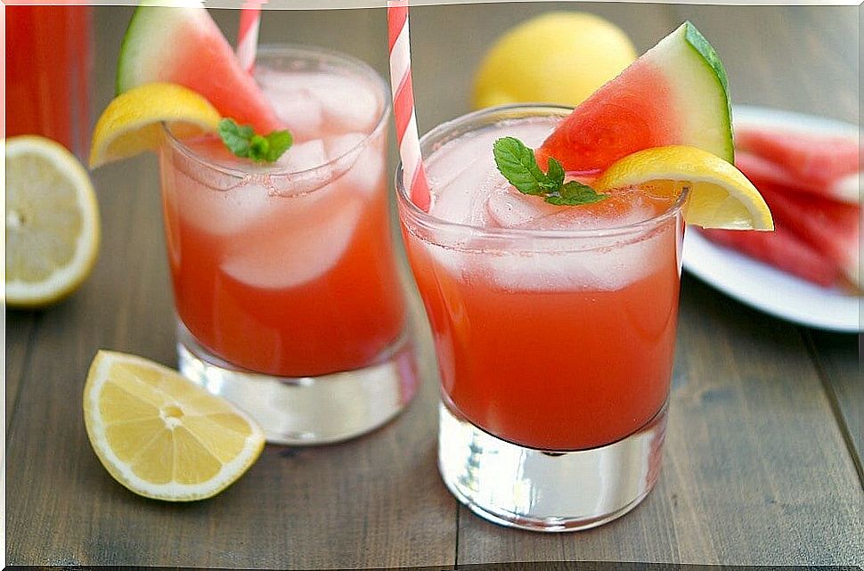 Delicious watermelon juice to eliminate gas and reduce inflammation of the abdomen