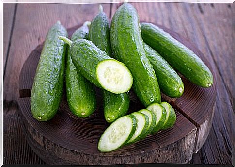 Benefits of cucumber to lighten the armpits