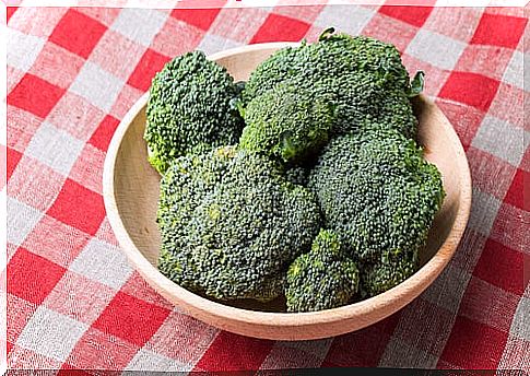 Broccoli-contains-choline-which-makes-brain-cells-grow