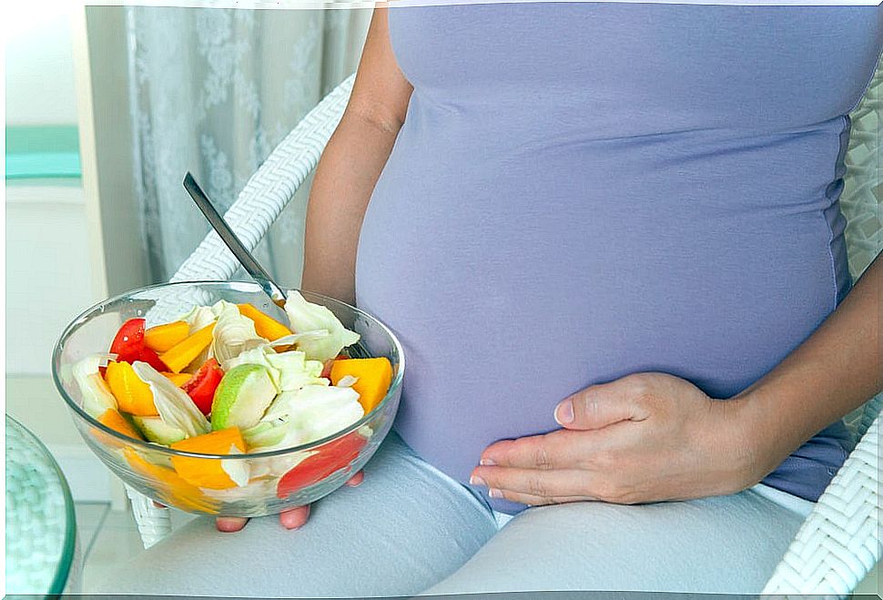 To feed yourself during pregnancy, take 5 pieces of fruit