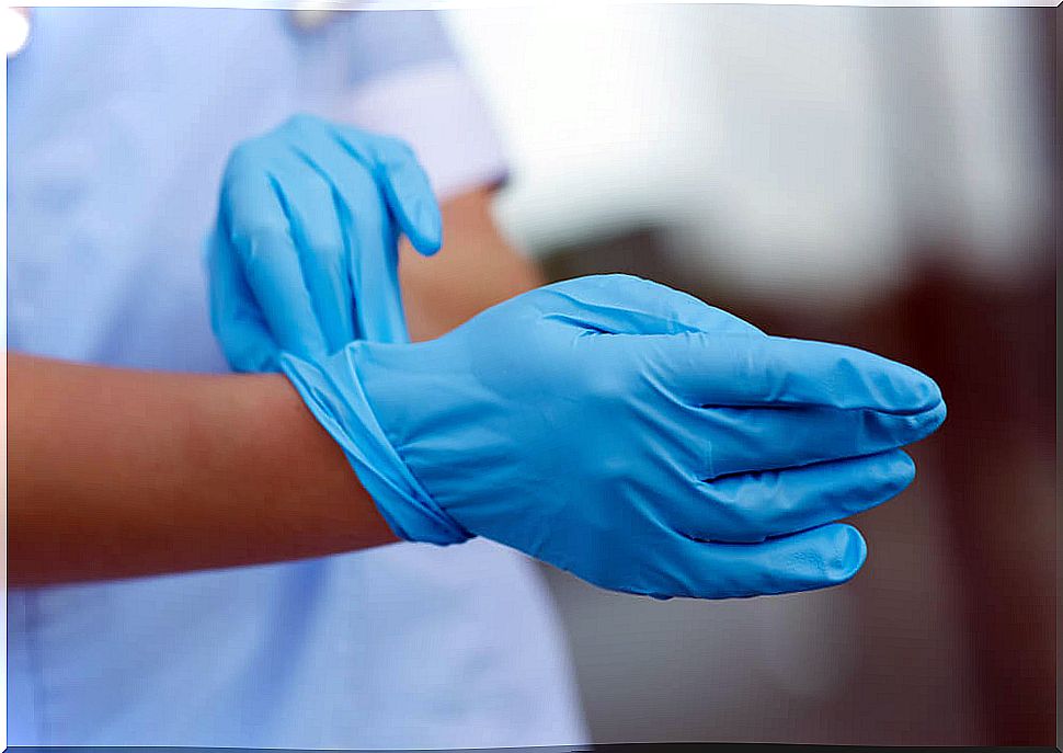 use-latex-gloves-to-heal-wounds