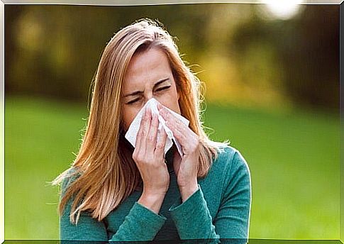 woman with allergic rhinitis