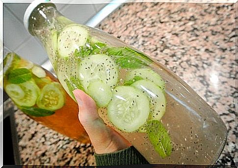 Light cucumber, ginger and mint lemonade