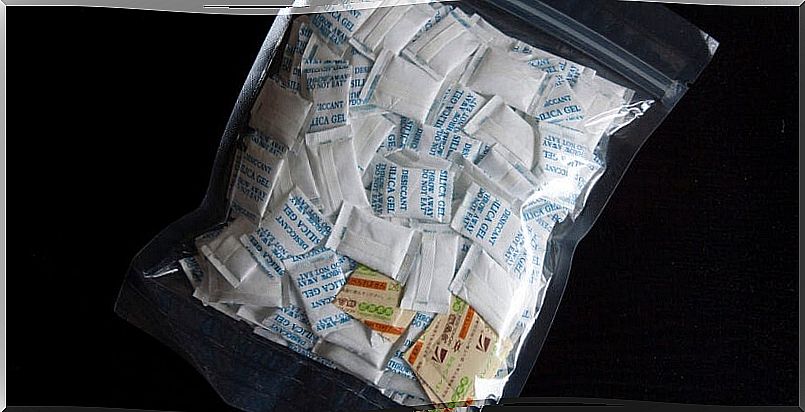 Silica gel sachets do many different things.